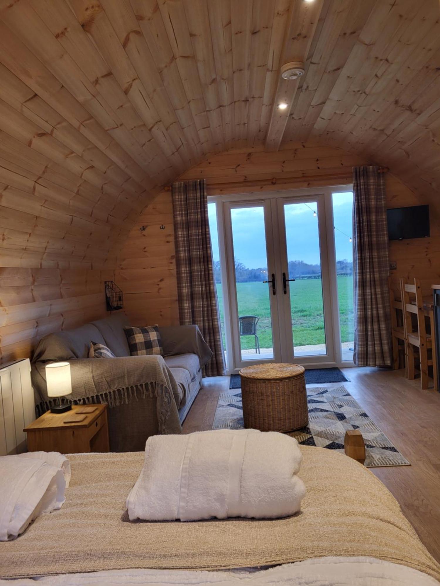 Lois' Pod With Hot Tub, Near Airport Hotel Bristol Kültér fotó
