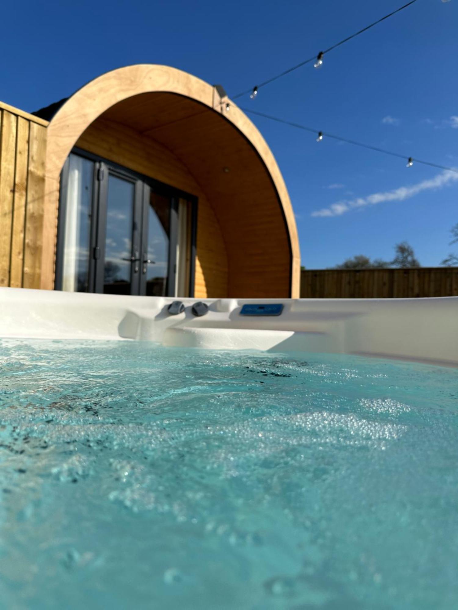 Lois' Pod With Hot Tub, Near Airport Hotel Bristol Kültér fotó
