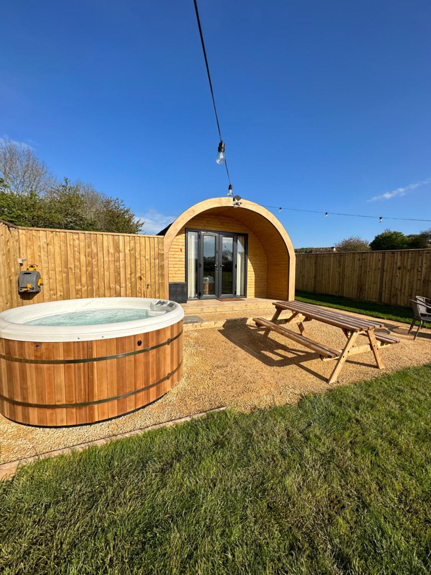 Lois' Pod With Hot Tub, Near Airport Hotel Bristol Kültér fotó